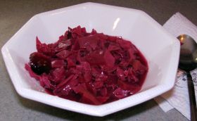 Image shows a dish red cabbage, chopped version.